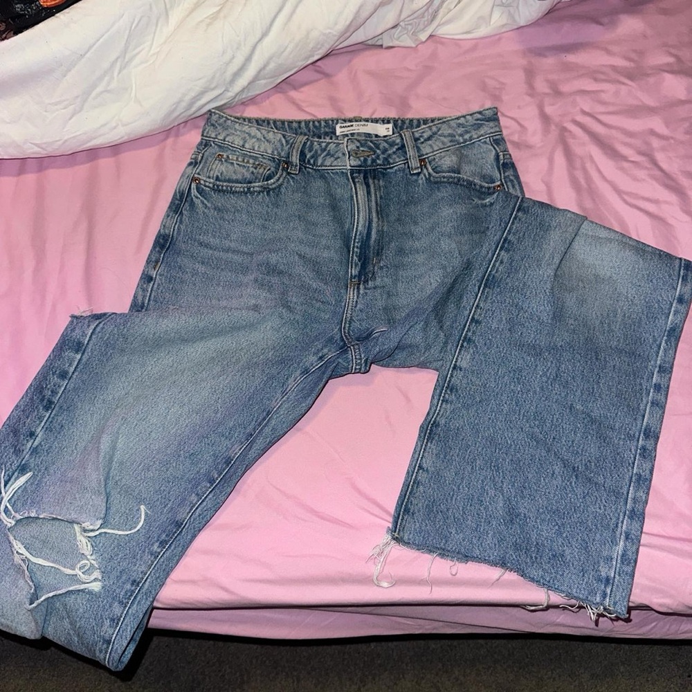Wide leg Blue Jeans with Distressed Details